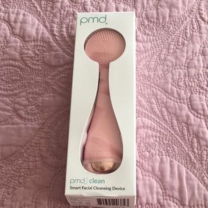 NEW! pod clean Smart Facial Cleansing Device